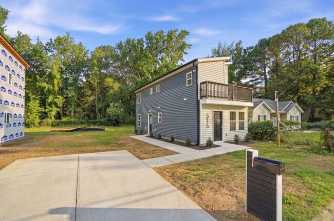 Building Photo - 516 Singletary St SE