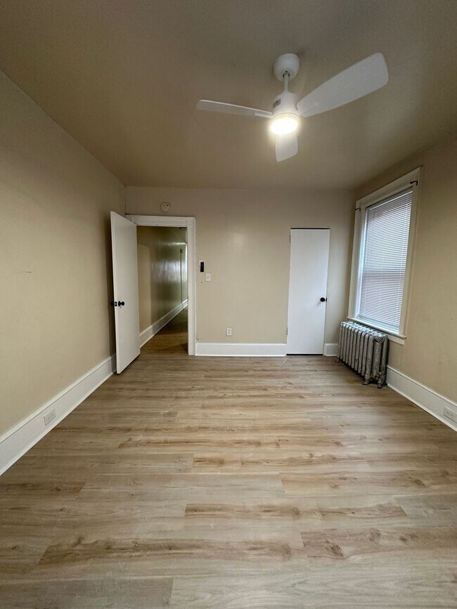 Foto del edificio - 1306 W Hunting Park Ave