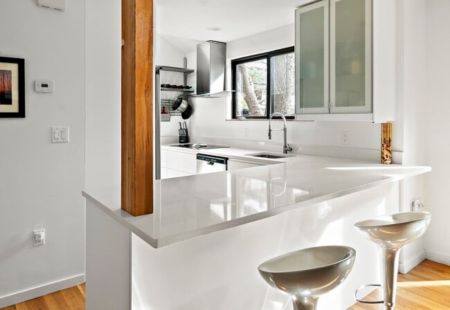 Building Photo - 58 Garden St