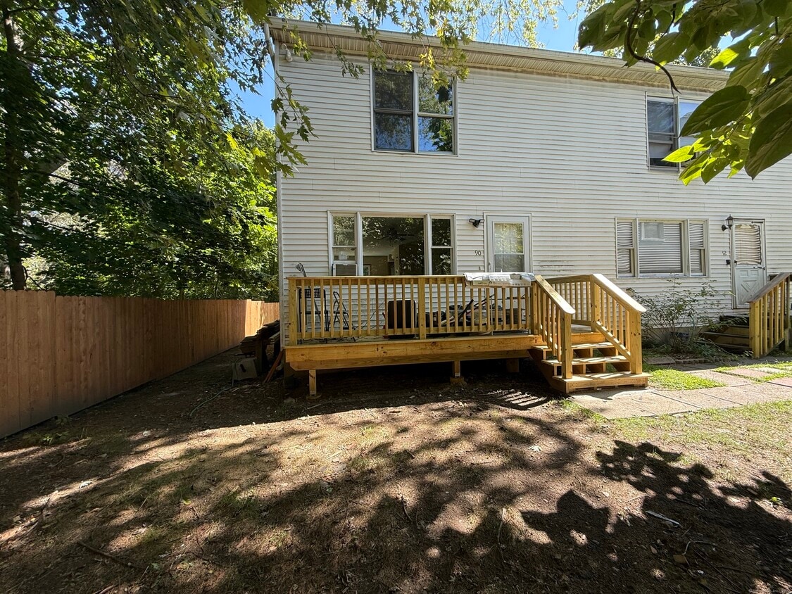 Primary Photo - 90 Roberts St