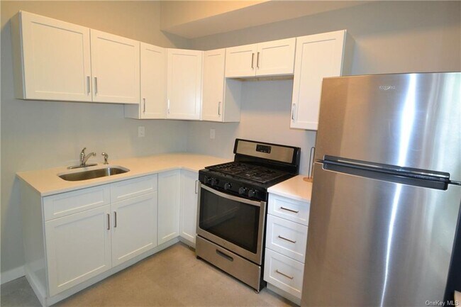 Building Photo - 454 Piermont Ave