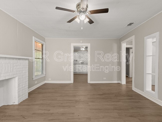Building Photo - 1801 Reuter Ave