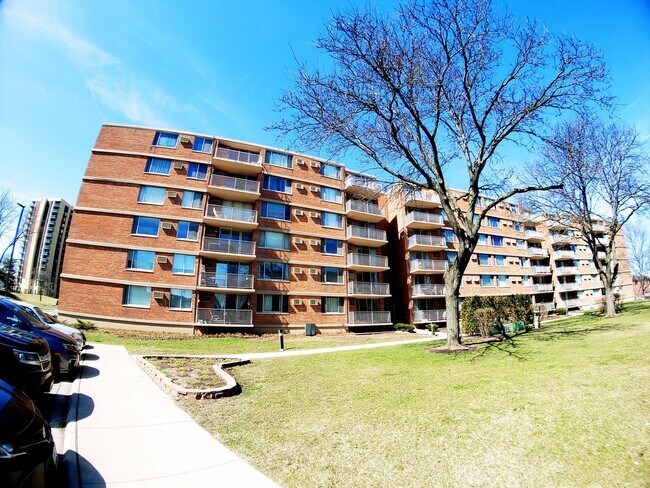 Foto del edificio - 2201 S Stewart Ave