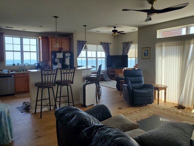Foto del edificio - 3872 S Lake Dr