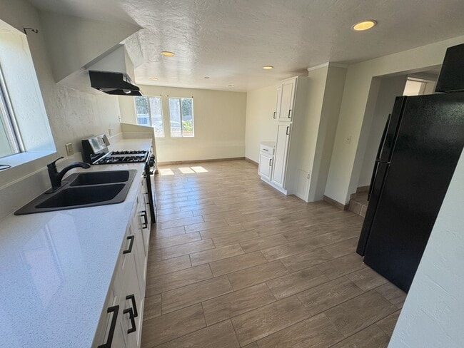 Building Photo - 3102 Fenelon St