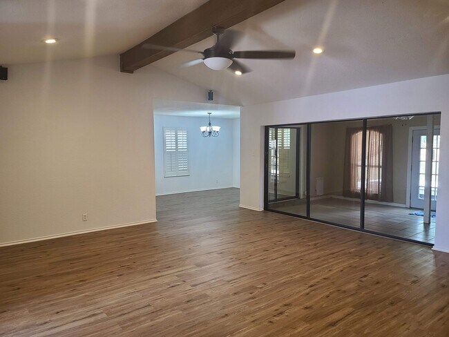Foto del edificio - 4810 Cherry Tree Dr