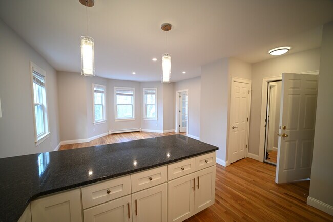 Building Photo - 19 Roberts St