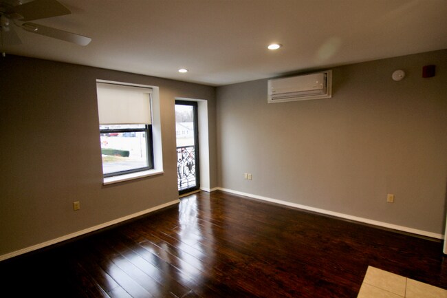 Foto del edificio - 1306 E 11th St