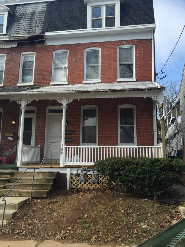 Building Photo - 708 N Pershing Ave