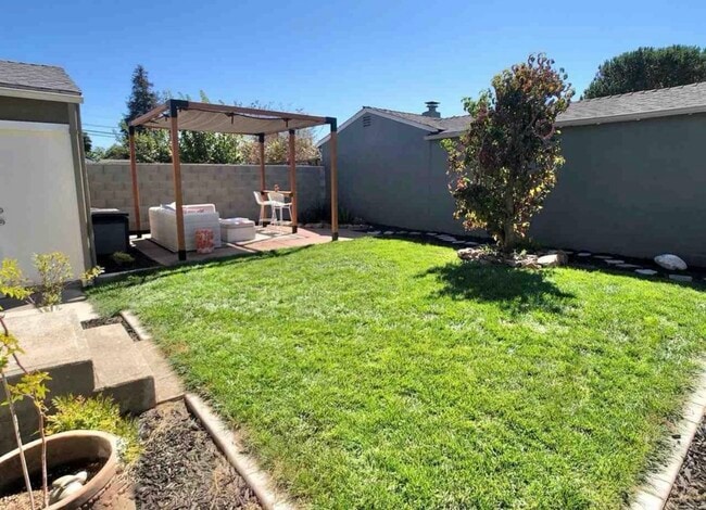 Building Photo - 1696 140th Ave