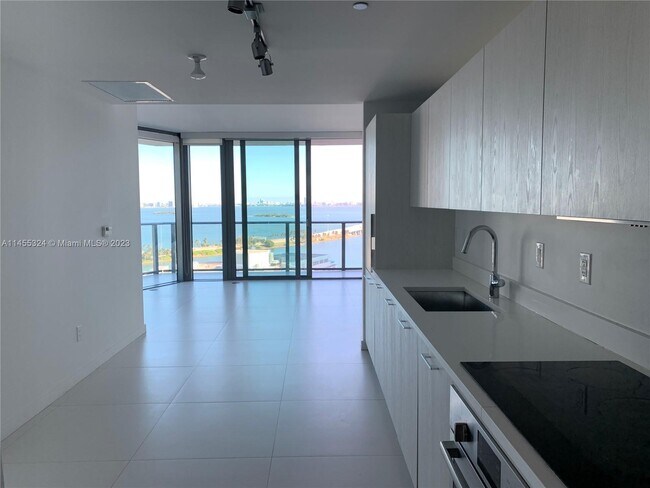 Foto del edificio - 501 NE 31st St