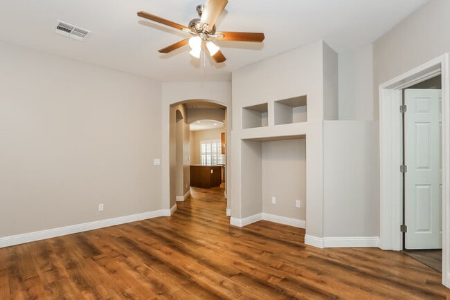 Building Photo - 2650 E Wildhorse Pl