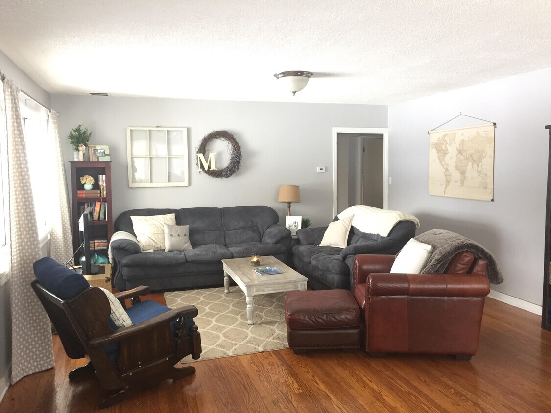 Primary Photo - 717 E Forest Ave