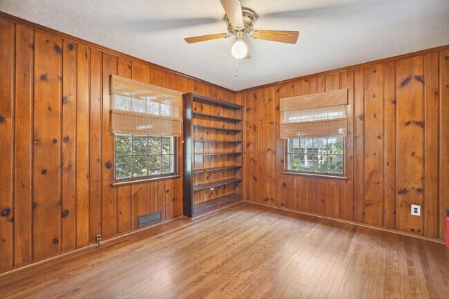 Foto del edificio - 4326 42nd St NW