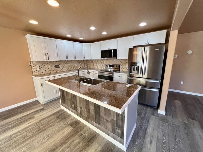 Foto del edificio - 943 Glengrove Ave