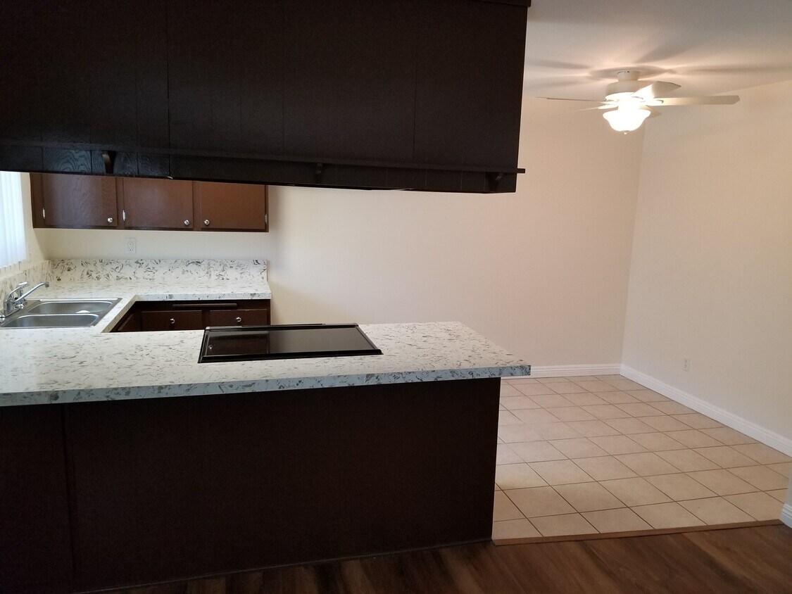 Oak Street Apartments Lomita, CA