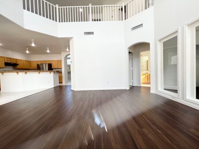 Foto del edificio - 1567 Raining Hills St