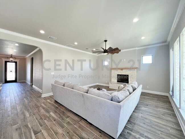 Foto del edificio - Stunning Custom 4/3/2 in Weatherford For Rent!