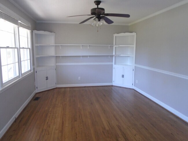 Foto del edificio - Charming 3 bedroom 2 bath home that is centrally located! Just minutes to area bases, shopping an...