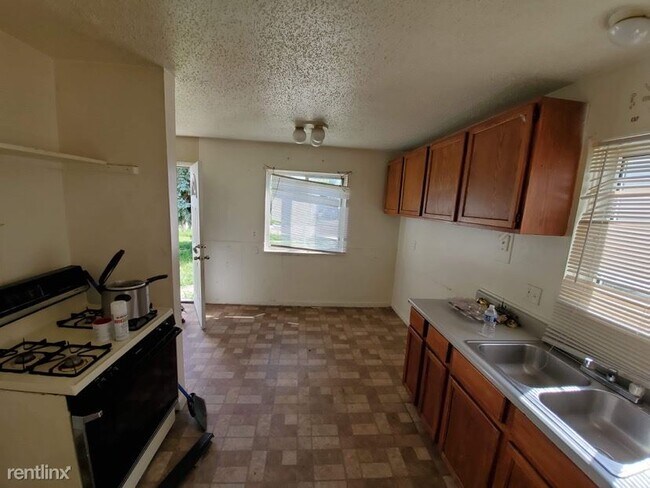 Foto del edificio - 3 br, 1 bath House - 8699 Essex Ave