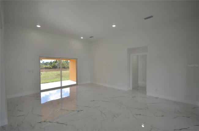 Foto del edificio - 1132 Edelweiss St E