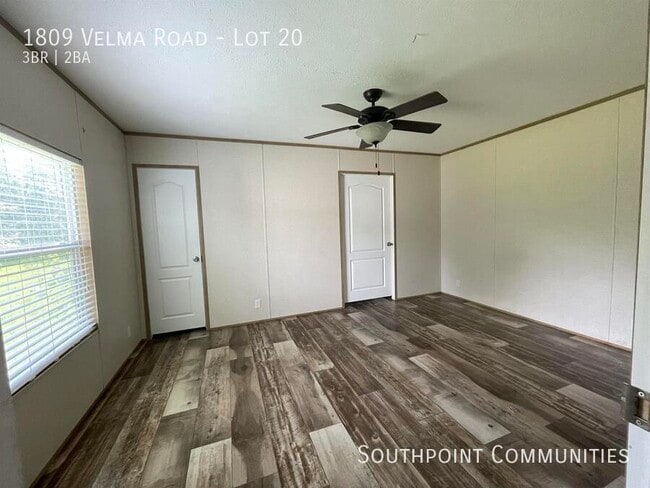 Building Photo - 1809 Velma Rd