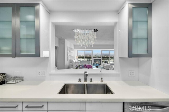 Building Photo - 13600 Marina Pointe Dr