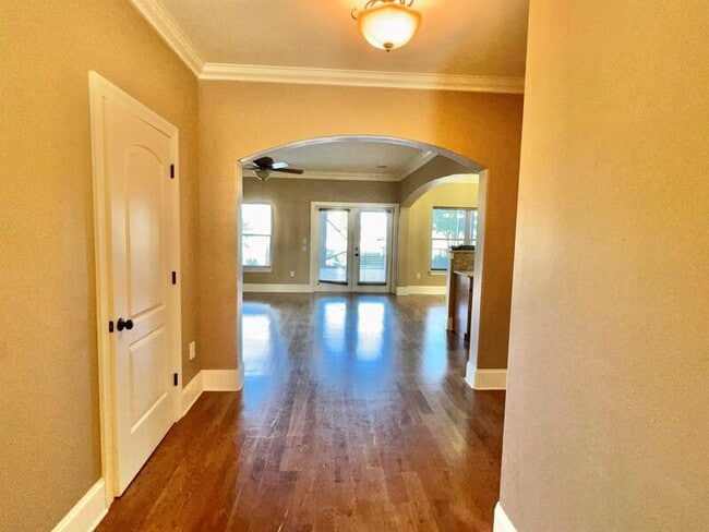 Building Photo - 250 Calusa Blvd