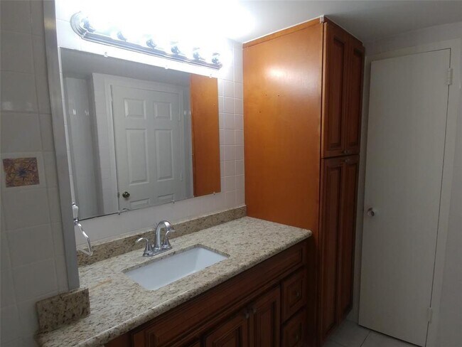 Foto del edificio - 7520 Hornwood Dr