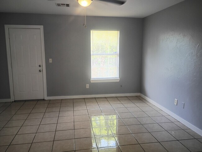 Foto del edificio - 615 SE 13th St