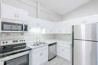 Building Photo - 4622 Sahara Dr SW