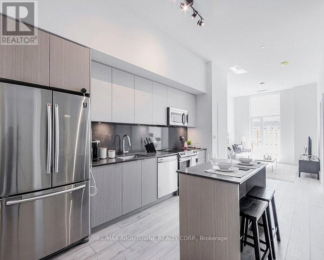 Building Photo - 133 Bronte Rd