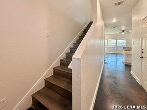 Foto del edificio - 6938 Crestway Rd