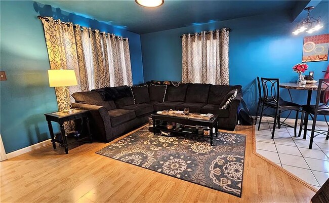 Living room - 3417 Hazel St