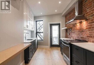 Building Photo - 1216 Dundas St W