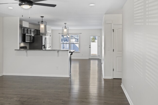 Foto del edificio - 704 Jade Ln