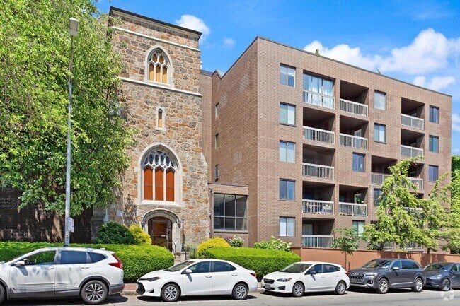 Building Photo - 321 Harvard St