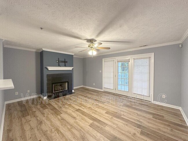 Foto del edificio - 410 Bubble Creek Ct