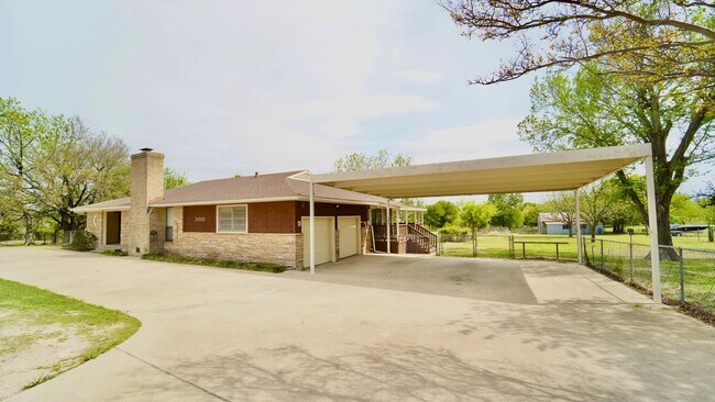 Foto del edificio - COMING SOON FOR LEASE! 3 BR - 2 BA Home wi...