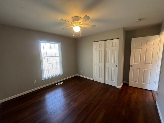 Foto del edificio - Spacious 4-Bedroom Home in Highly Desirabl...