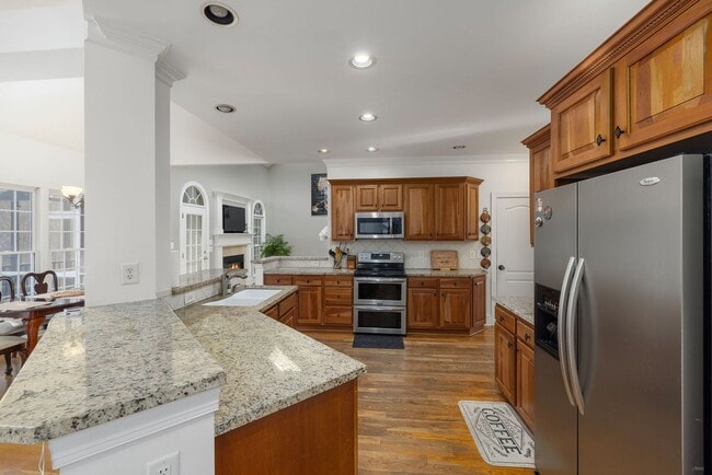 Building Photo - 4 Bed | 2.5 Bath House with Garage