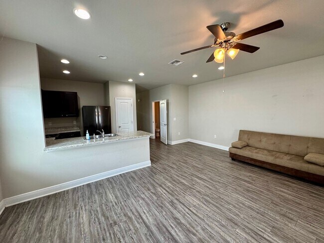 Foto del edificio - 5736 Callaway Cir