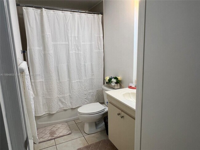 Foto del edificio - 7290 NW 114th Ave