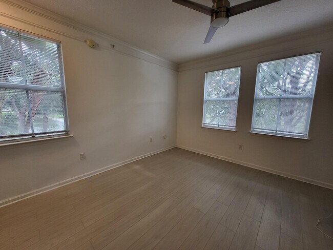 Foto del edificio - 2042 Alta Meadows Ln