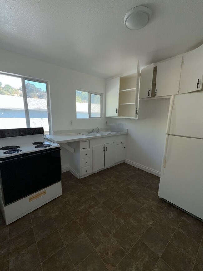 Foto del edificio - 13445 Lakeshore Dr