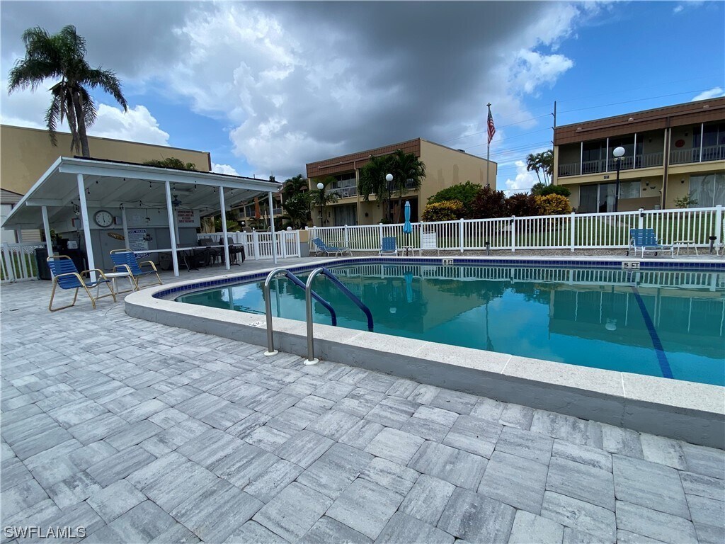 Building Photo - 2815 Del Prado Blvd S