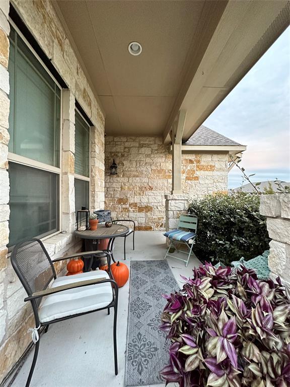 Foto del edificio - 404 Blue Waterleaf Ln