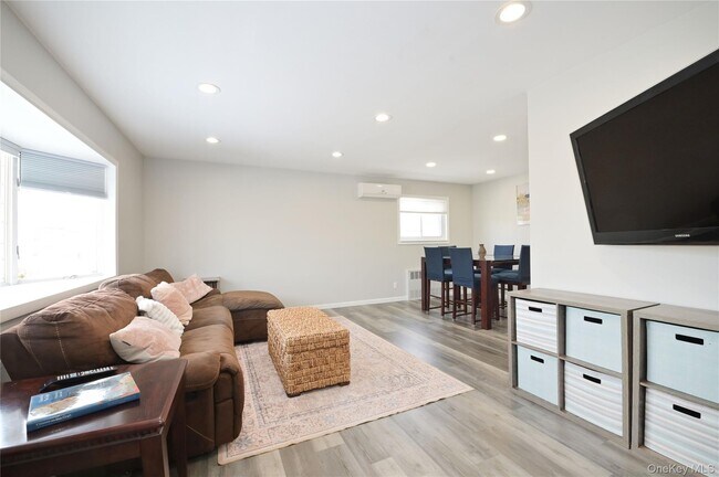 Foto del edificio - 3485 Riverside Dr