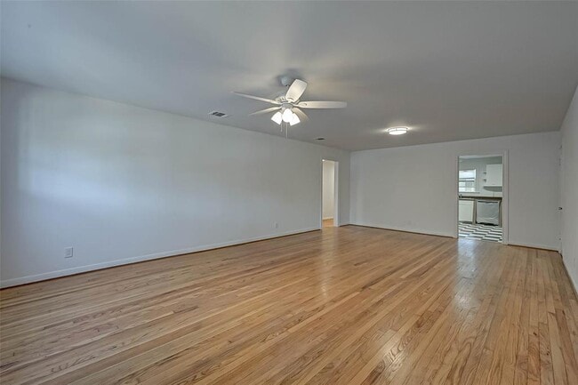 Building Photo - 2806 Greenbriar Dr