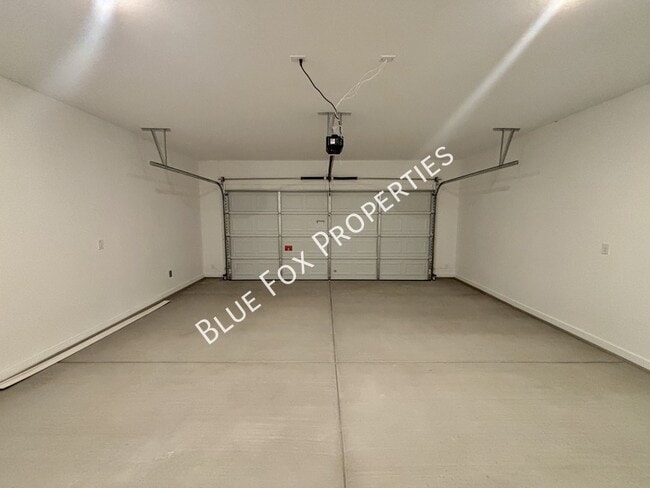Building Photo - 10253 W Sumullen St